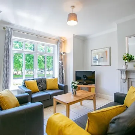 68 - Large Townhouse With Parking By Shortstays 度假居 *