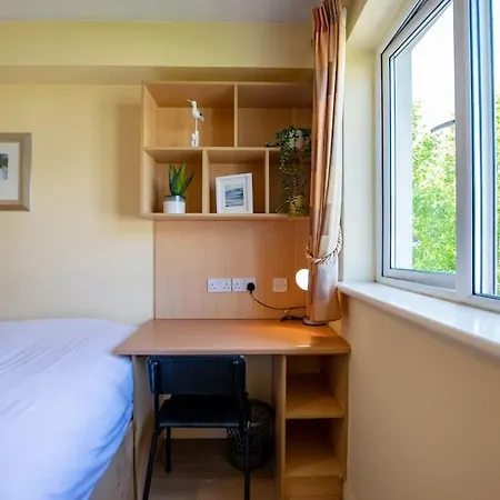 度假居 68 - Large Townhouse With Parking By Shortstays