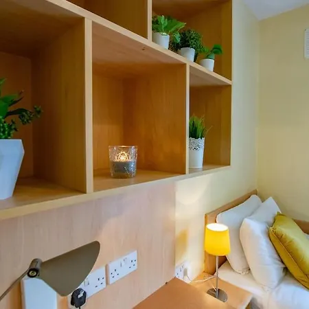 68 - Large Townhouse With Parking By Shortstays 戈尔韦