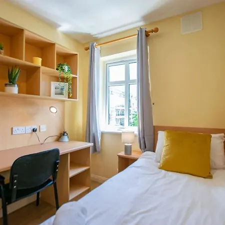 68 - Large Townhouse With Parking By Shortstays 度假居 *