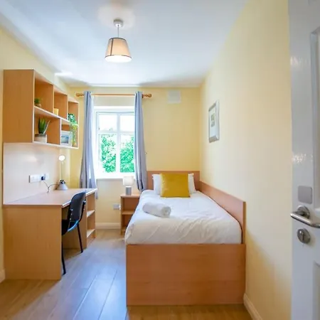 度假居 68 - Large Townhouse With Parking By Shortstays *