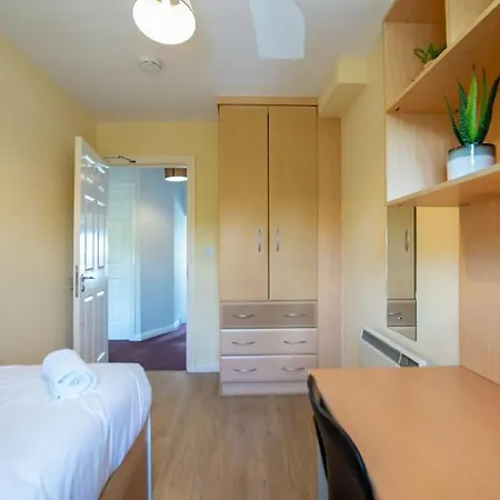 68 - Large Townhouse With Parking By Shortstays 度假居