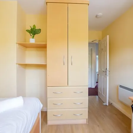 度假居 68 - Large Townhouse With Parking By Shortstays