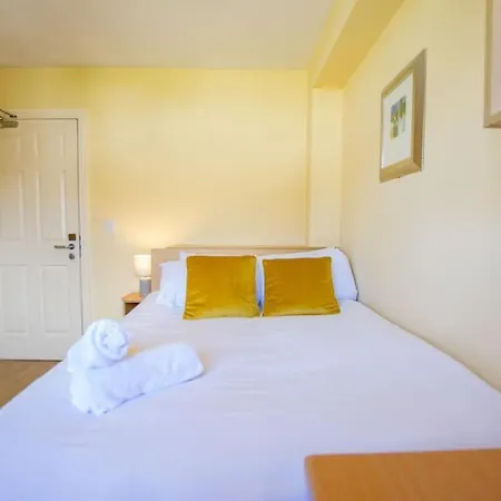 Holiday home 68 - Large Townhouse With Parking By Shortstays