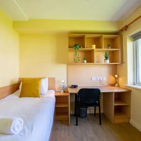 68 - Large Townhouse With Parking By Shortstays 度假居