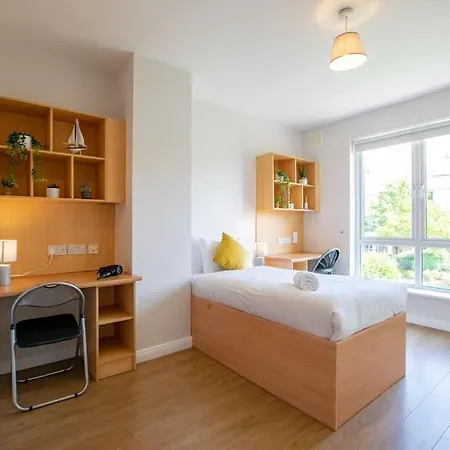 度假居 68 - Large Townhouse With Parking By Shortstays