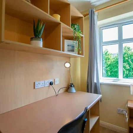 68 - Large Townhouse With Parking By Shortstays 度假居 戈尔韦