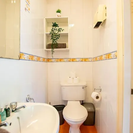 68 - Large Townhouse With Parking By Shortstays * Galway